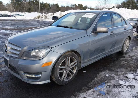 2013 Mercedes-Benz C 300 Sport 4Matic из США, поврежденный, VIN WDDGF8AB0DA883521